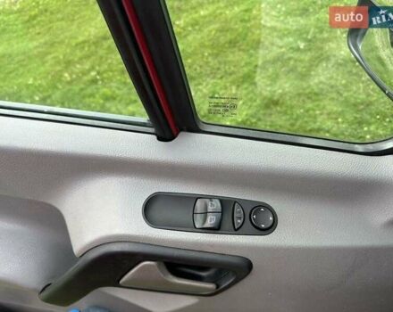 Красный Мерседес Sprinter, объемом двигателя 2.2 л и пробегом 323 тыс. км за 17800 $, фото 23 на Automoto.ua