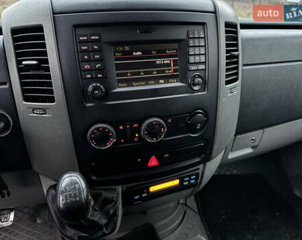 Красный Мерседес Sprinter, объемом двигателя 2.2 л и пробегом 550 тыс. км за 15000 $, фото 14 на Automoto.ua