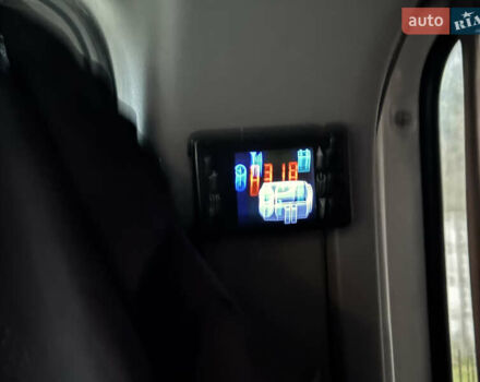 Красный Мерседес Sprinter, объемом двигателя 2.2 л и пробегом 550 тыс. км за 15000 $, фото 17 на Automoto.ua