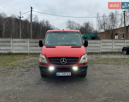 Красный Мерседес Sprinter, объемом двигателя 2.2 л и пробегом 550 тыс. км за 15000 $, фото 1 на Automoto.ua