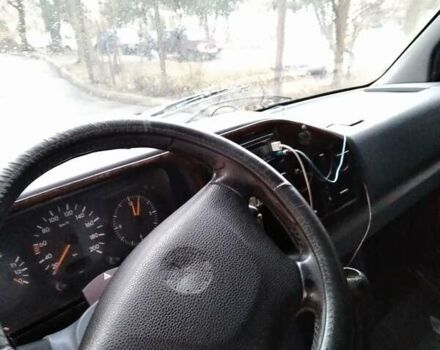 Красный Мерседес Sprinter, объемом двигателя 2.87 л и пробегом 650 тыс. км за 4600 $, фото 3 на Automoto.ua