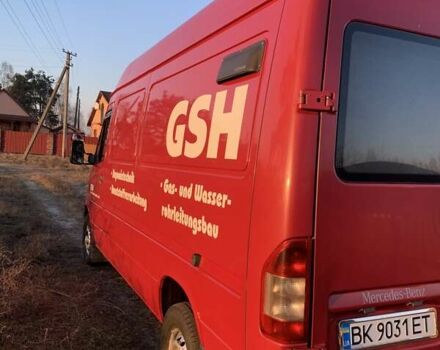 Красный Мерседес Sprinter, объемом двигателя 2.15 л и пробегом 465 тыс. км за 9800 $, фото 3 на Automoto.ua