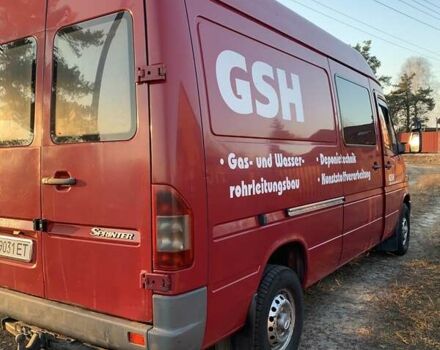 Красный Мерседес Sprinter, объемом двигателя 2.15 л и пробегом 465 тыс. км за 9800 $, фото 1 на Automoto.ua