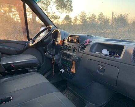Красный Мерседес Sprinter, объемом двигателя 2.15 л и пробегом 465 тыс. км за 9800 $, фото 6 на Automoto.ua