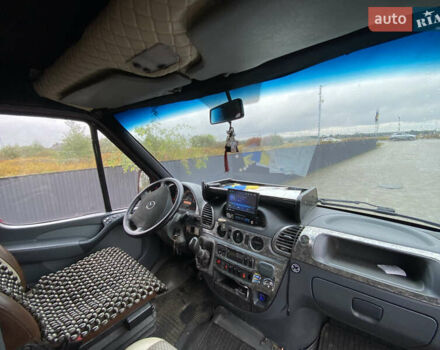 Красный Мерседес Sprinter, объемом двигателя 2.7 л и пробегом 600 тыс. км за 11800 $, фото 6 на Automoto.ua