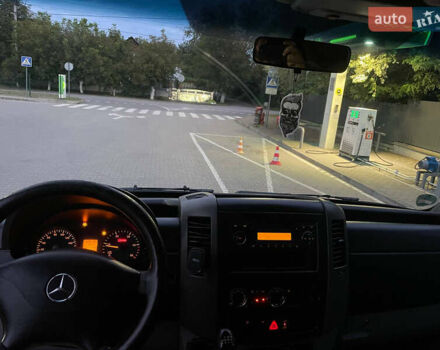 Красный Мерседес Sprinter, объемом двигателя 2.15 л и пробегом 760 тыс. км за 14000 $, фото 29 на Automoto.ua