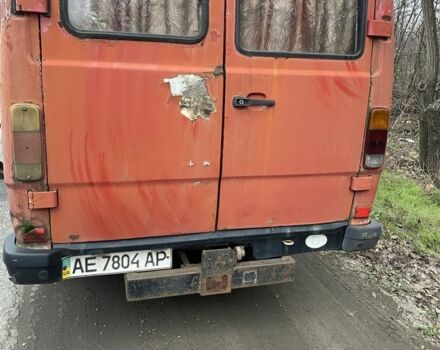 Красный Мерседес Sprinter, объемом двигателя 2.9 л и пробегом 326 тыс. км за 1300 $, фото 2 на Automoto.ua