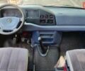 Красный Мерседес Sprinter, объемом двигателя 2.3 л и пробегом 326 тыс. км за 4000 $, фото 5 на Automoto.ua