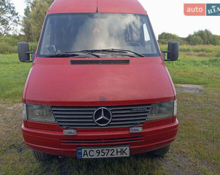 Красный Мерседес Sprinter, объемом двигателя 0 л и пробегом 850 тыс. км за 4500 $, фото 1 на Automoto.ua