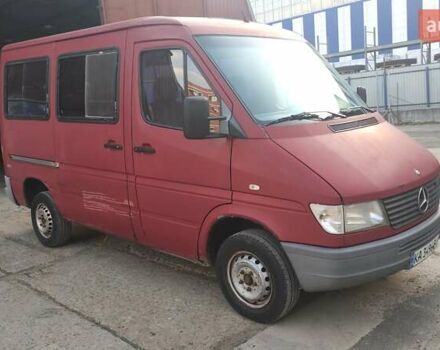 Красный Мерседес Sprinter, объемом двигателя 2.3 л и пробегом 326 тыс. км за 4000 $, фото 3 на Automoto.ua