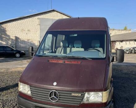 Красный Мерседес Sprinter, объемом двигателя 2.3 л и пробегом 451 тыс. км за 6800 $, фото 1 на Automoto.ua