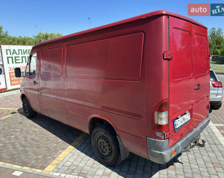 Красный Мерседес Sprinter, объемом двигателя 2.15 л и пробегом 485 тыс. км за 4000 $, фото 3 на Automoto.ua