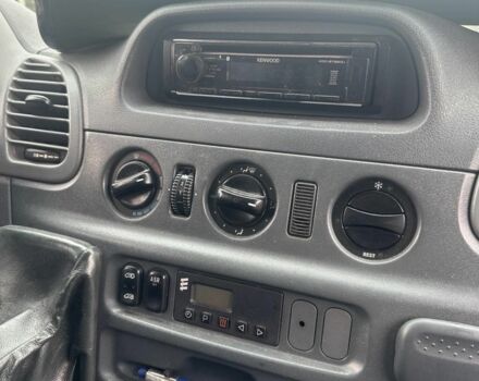 Красный Мерседес Sprinter, объемом двигателя 2.1 л и пробегом 562 тыс. км за 10500 $, фото 6 на Automoto.ua