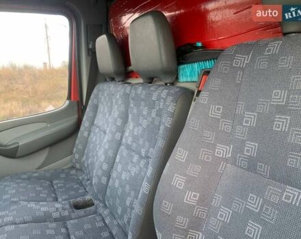 Красный Мерседес Sprinter, объемом двигателя 2.15 л и пробегом 345 тыс. км за 8900 $, фото 13 на Automoto.ua