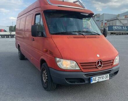 Красный Мерседес Sprinter, объемом двигателя 2.15 л и пробегом 345 тыс. км за 8900 $, фото 2 на Automoto.ua