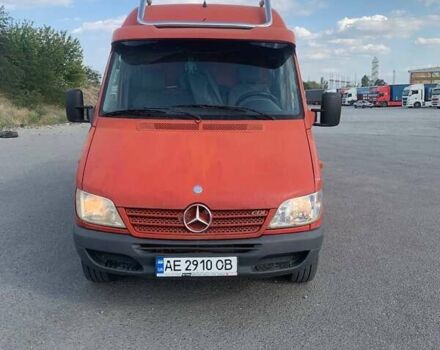 Красный Мерседес Sprinter, объемом двигателя 2.15 л и пробегом 345 тыс. км за 8900 $, фото 1 на Automoto.ua