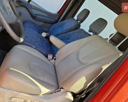 Красный Мерседес Sprinter, объемом двигателя 2.2 л и пробегом 542 тыс. км за 7600 $, фото 5 на Automoto.ua