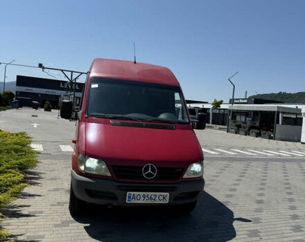 Красный Мерседес Sprinter, объемом двигателя 2.69 л и пробегом 480 тыс. км за 11800 $, фото 1 на Automoto.ua
