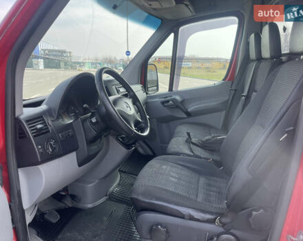 Красный Мерседес Sprinter, объемом двигателя 2.99 л и пробегом 600 тыс. км за 15500 $, фото 9 на Automoto.ua