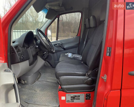 Красный Мерседес Sprinter, объемом двигателя 0 л и пробегом 290 тыс. км за 9900 $, фото 5 на Automoto.ua