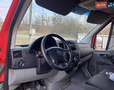 Красный Мерседес Sprinter, объемом двигателя 0 л и пробегом 290 тыс. км за 9900 $, фото 11 на Automoto.ua