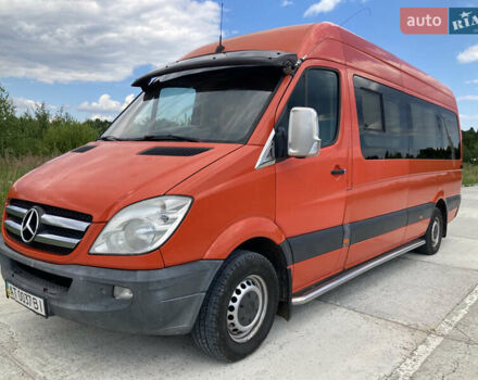 Красный Мерседес Sprinter, объемом двигателя 2.99 л и пробегом 781 тыс. км за 15555 $, фото 1 на Automoto.ua