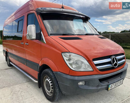 Красный Мерседес Sprinter, объемом двигателя 2.99 л и пробегом 781 тыс. км за 15555 $, фото 8 на Automoto.ua