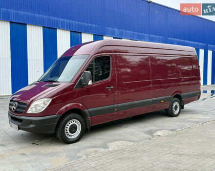 Красный Мерседес Sprinter, объемом двигателя 2.2 л и пробегом 390 тыс. км за 12900 $, фото 2 на Automoto.ua