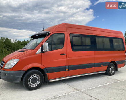 Красный Мерседес Sprinter, объемом двигателя 2.99 л и пробегом 781 тыс. км за 15555 $, фото 2 на Automoto.ua