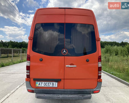 Красный Мерседес Sprinter, объемом двигателя 2.99 л и пробегом 781 тыс. км за 15555 $, фото 5 на Automoto.ua