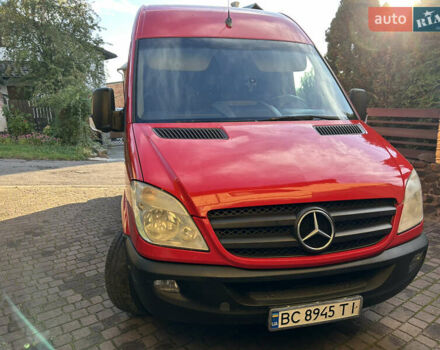 Красный Мерседес Sprinter, объемом двигателя 2.14 л и пробегом 480 тыс. км за 14000 $, фото 1 на Automoto.ua