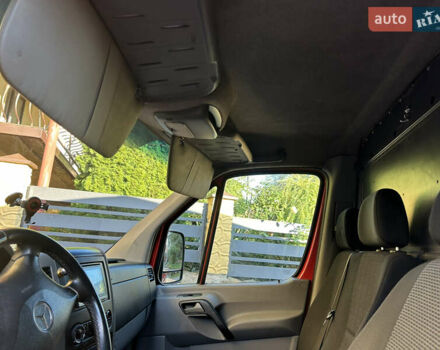 Красный Мерседес Sprinter, объемом двигателя 2.14 л и пробегом 480 тыс. км за 14000 $, фото 9 на Automoto.ua