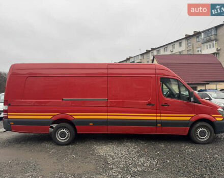 Красный Мерседес Sprinter, объемом двигателя 2.14 л и пробегом 300 тыс. км за 26999 $, фото 3 на Automoto.ua