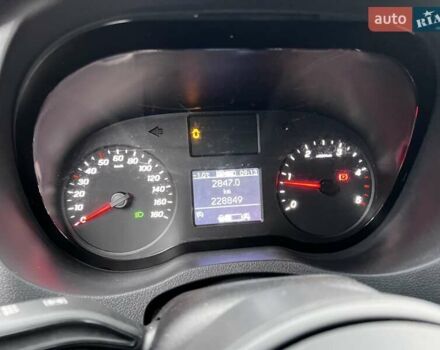 Красный Мерседес Sprinter, объемом двигателя 1.95 л и пробегом 229 тыс. км за 29500 $, фото 3 на Automoto.ua