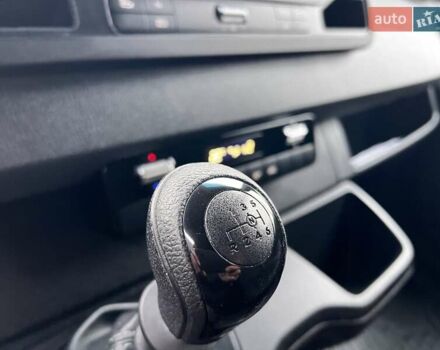 Красный Мерседес Sprinter, объемом двигателя 1.95 л и пробегом 229 тыс. км за 29500 $, фото 4 на Automoto.ua