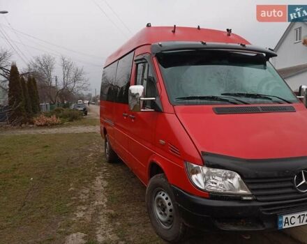 Красный Мерседес Sprinter, объемом двигателя 2.69 л и пробегом 700 тыс. км за 6000 $, фото 2 на Automoto.ua