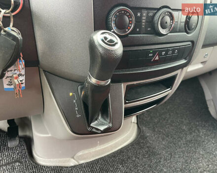 Красный Мерседес Sprinter, объемом двигателя 2.2 л и пробегом 243 тыс. км за 25800 $, фото 31 на Automoto.ua