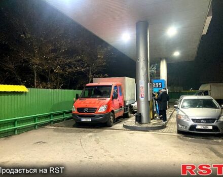 Красный Мерседес Sprinter, объемом двигателя 22 л и пробегом 252 тыс. км за 12500 $, фото 2 на Automoto.ua