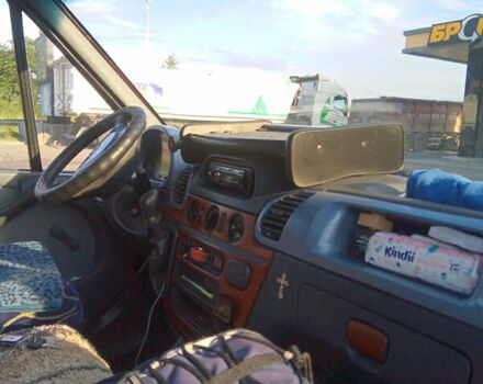 Красный Мерседес Sprinter, объемом двигателя 2.15 л и пробегом 220 тыс. км за 10500 $, фото 5 на Automoto.ua
