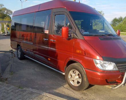 Красный Мерседес Sprinter, объемом двигателя 2.15 л и пробегом 220 тыс. км за 10500 $, фото 1 на Automoto.ua