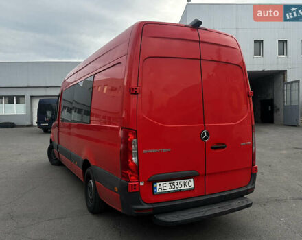 Красный Мерседес Sprinter, объемом двигателя 2.14 л и пробегом 380 тыс. км за 52000 $, фото 2 на Automoto.ua