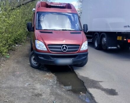 Красный Мерседес Sprinter, объемом двигателя 3 л и пробегом 240 тыс. км за 17500 $, фото 1 на Automoto.ua