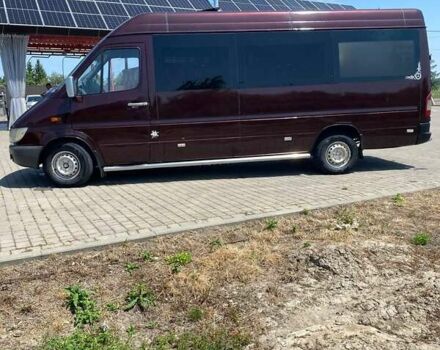 Красный Мерседес Sprinter, объемом двигателя 2.15 л и пробегом 933 тыс. км за 8000 $, фото 3 на Automoto.ua