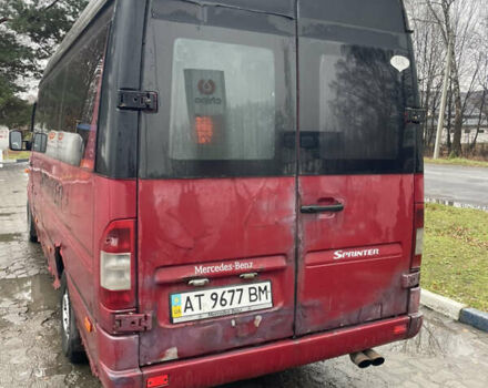 Красный Мерседес Sprinter, объемом двигателя 2.15 л и пробегом 400 тыс. км за 3700 $, фото 2 на Automoto.ua