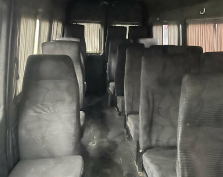 Красный Мерседес Sprinter, объемом двигателя 2.15 л и пробегом 400 тыс. км за 3700 $, фото 4 на Automoto.ua