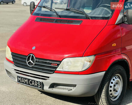 Красный Мерседес Sprinter, объемом двигателя 2.2 л и пробегом 332 тыс. км за 9999 $, фото 2 на Automoto.ua