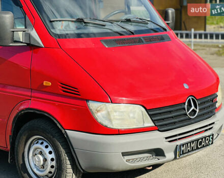 Красный Мерседес Sprinter, объемом двигателя 2.2 л и пробегом 332 тыс. км за 9999 $, фото 4 на Automoto.ua