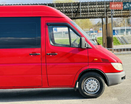 Красный Мерседес Sprinter, объемом двигателя 2.2 л и пробегом 332 тыс. км за 9999 $, фото 5 на Automoto.ua