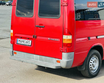 Красный Мерседес Sprinter, объемом двигателя 2.2 л и пробегом 332 тыс. км за 9999 $, фото 9 на Automoto.ua