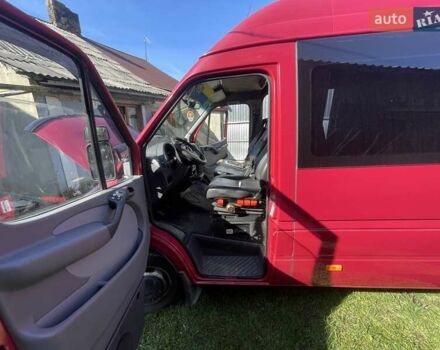 Красный Мерседес Sprinter, объемом двигателя 2.69 л и пробегом 875 тыс. км за 10500 $, фото 5 на Automoto.ua